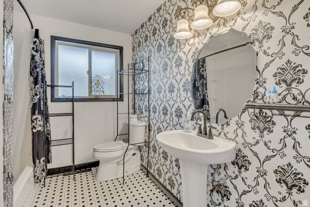 158 W 2200 N, Sunset, UT 84015