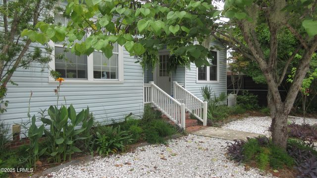 906 10th St, Port Royal, SC 29935