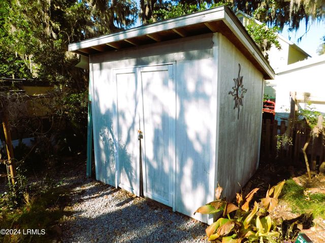 906 10th St, Port Royal, SC 29935