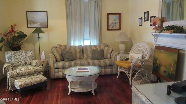 906 10th St, Port Royal, SC 29935