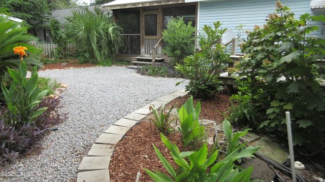 906 10th St, Port Royal, SC 29935