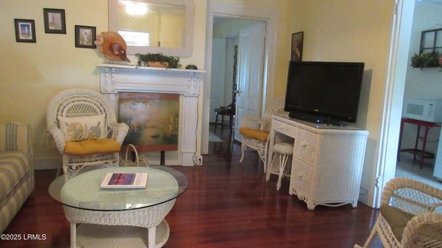 906 10th St, Port Royal, SC 29935