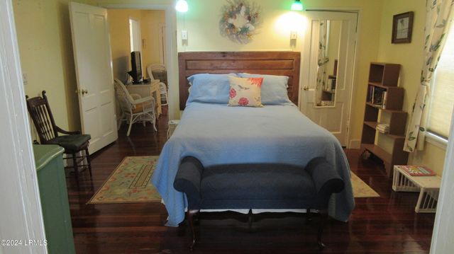 906 10th St, Port Royal, SC 29935