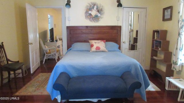 906 10th St, Port Royal, SC 29935