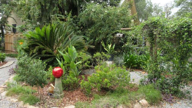 906 10th St, Port Royal, SC 29935