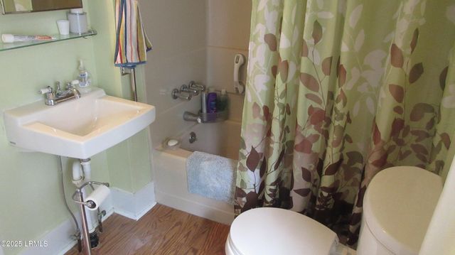 906 10th St, Port Royal, SC 29935