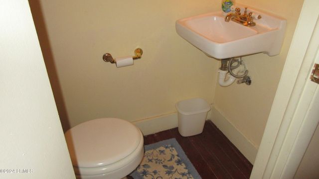 906 10th St, Port Royal, SC 29935