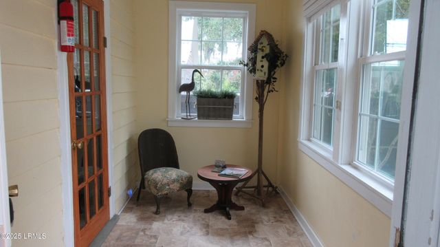 906 10th St, Port Royal, SC 29935