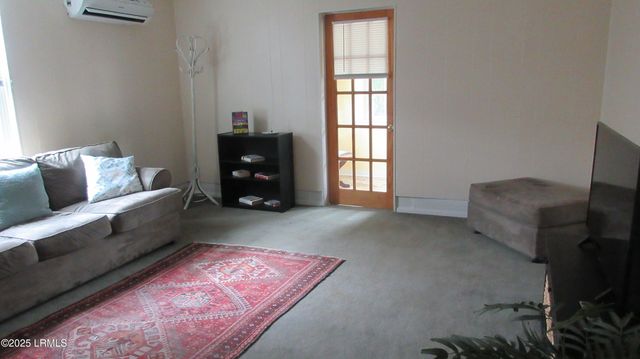 906 10th St, Port Royal, SC 29935