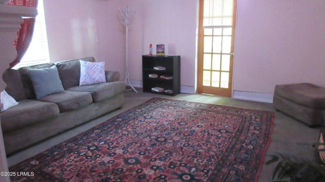 906 10th St, Port Royal, SC 29935