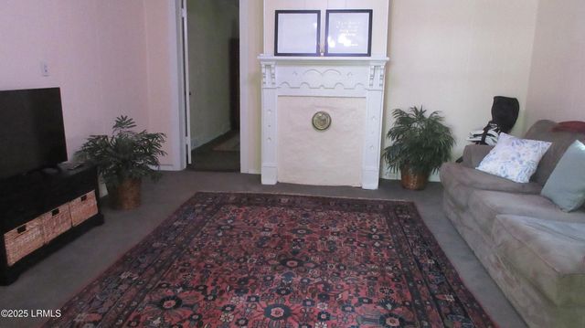 906 10th St, Port Royal, SC 29935