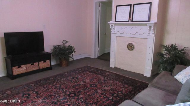 906 10th St, Port Royal, SC 29935