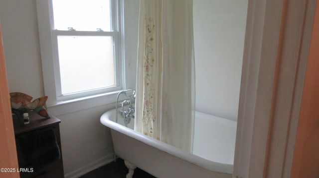 906 10th St, Port Royal, SC 29935