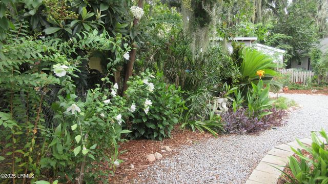 906 10th St, Port Royal, SC 29935