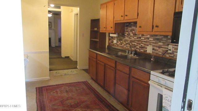 906 10th St, Port Royal, SC 29935