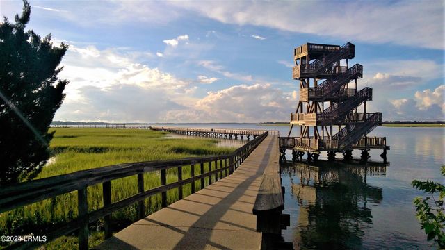 906 10th St, Port Royal, SC 29935