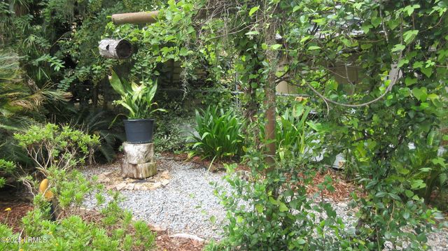 906 10th St, Port Royal, SC 29935