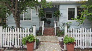 906 10th St, Port Royal, SC 29935