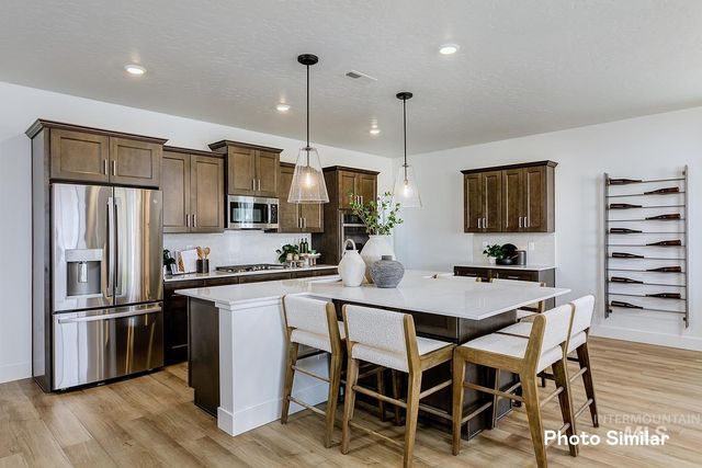 5467 E Victoria Falls Dr, Nampa, ID 83686