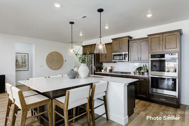 5467 E Victoria Falls Dr, Nampa, ID 83686