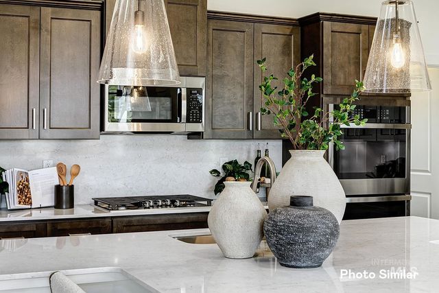 5467 E Victoria Falls Dr, Nampa, ID 83686