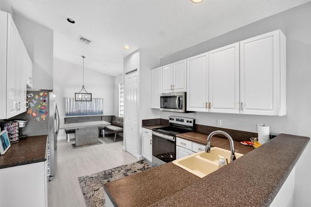 8049 Via Bolzano, Lake Worth, FL 33467