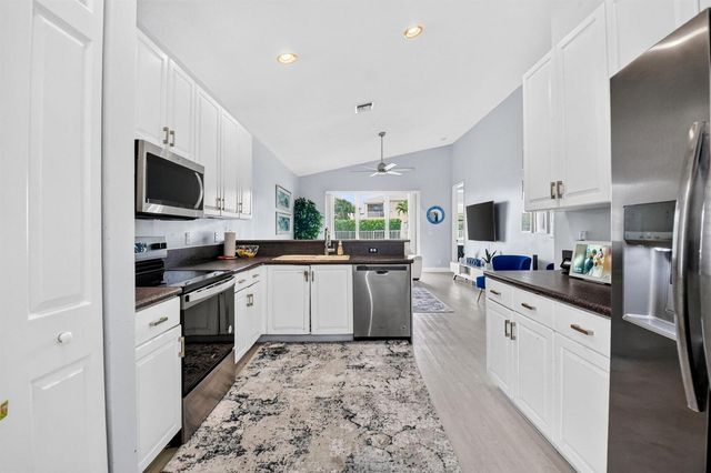8049 Via Bolzano, Lake Worth, FL 33467