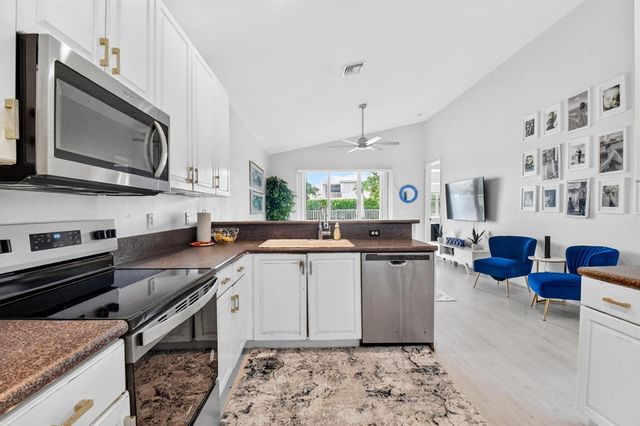 8049 Via Bolzano, Lake Worth, FL 33467