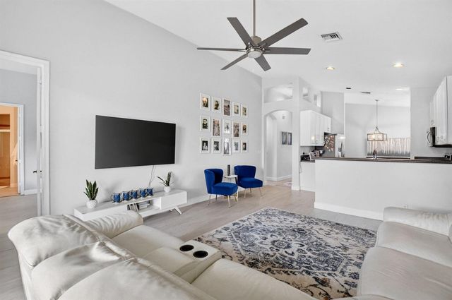 8049 Via Bolzano, Lake Worth, FL 33467