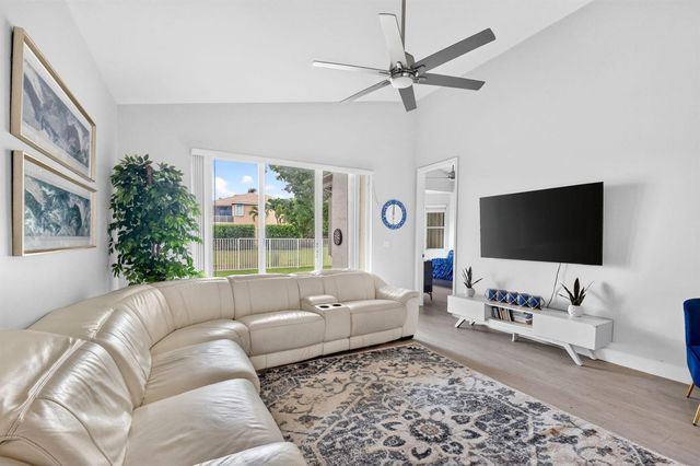 8049 Via Bolzano, Lake Worth, FL 33467