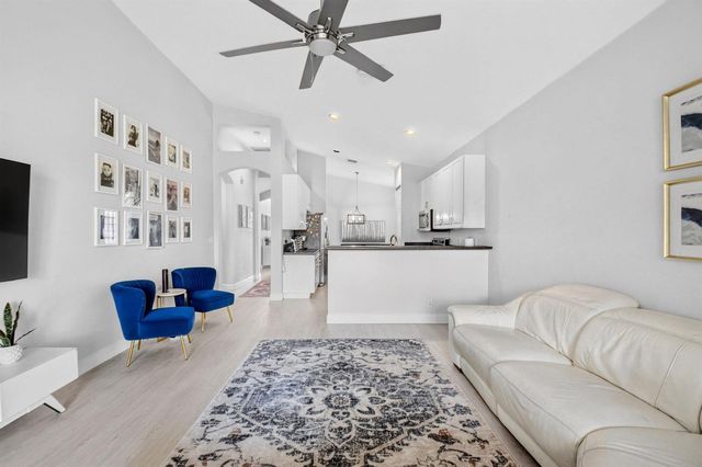 8049 Via Bolzano, Lake Worth, FL 33467