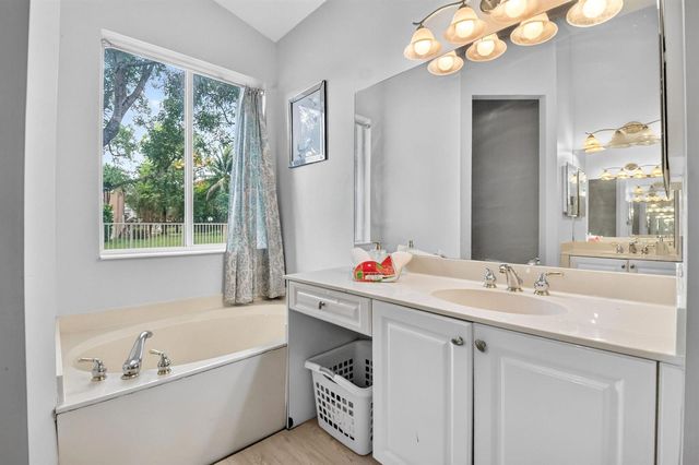 8049 Via Bolzano, Lake Worth, FL 33467