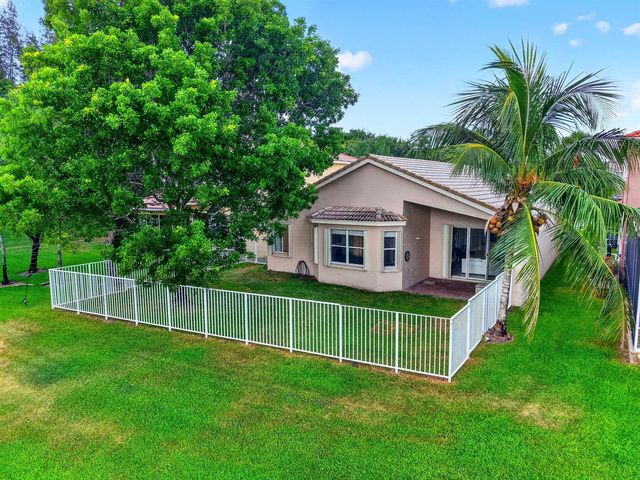 8049 Via Bolzano, Lake Worth, FL 33467