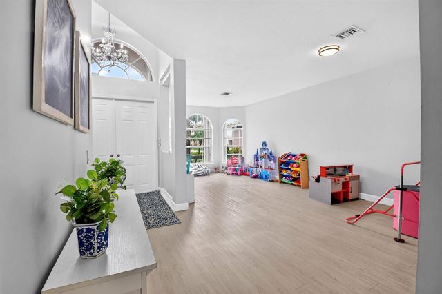 8049 Via Bolzano, Lake Worth, FL 33467