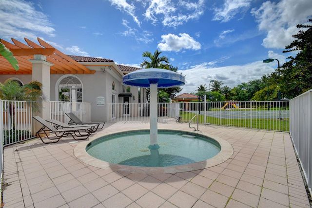 8049 Via Bolzano, Lake Worth, FL 33467