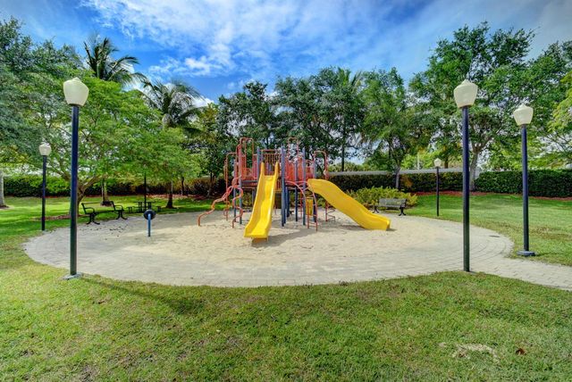 8049 Via Bolzano, Lake Worth, FL 33467