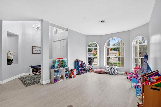 8049 Via Bolzano, Lake Worth, FL 33467
