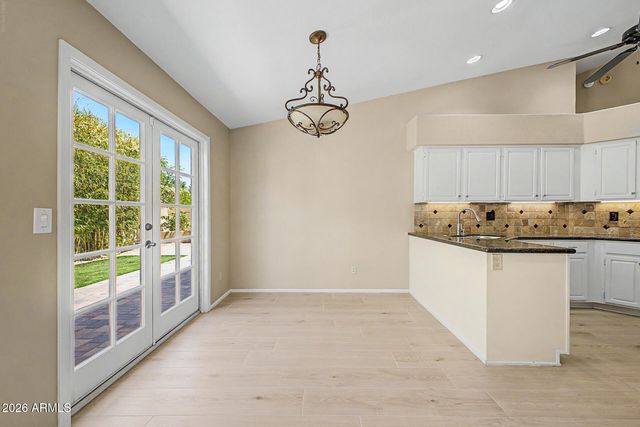 284 W Vera Lane, Tempe, AZ 85284