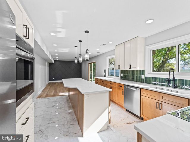 40 HANOVER RD, Marlton, NJ 08053