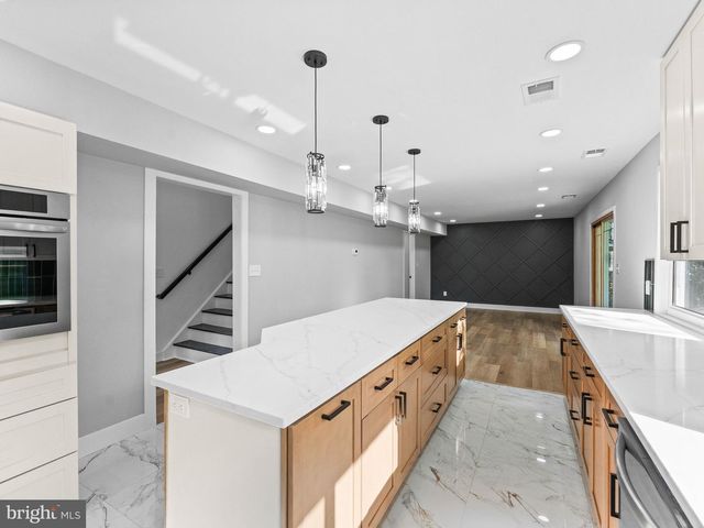 40 HANOVER RD, Marlton, NJ 08053