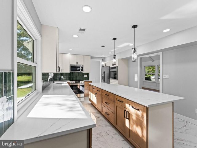 40 HANOVER RD, Marlton, NJ 08053
