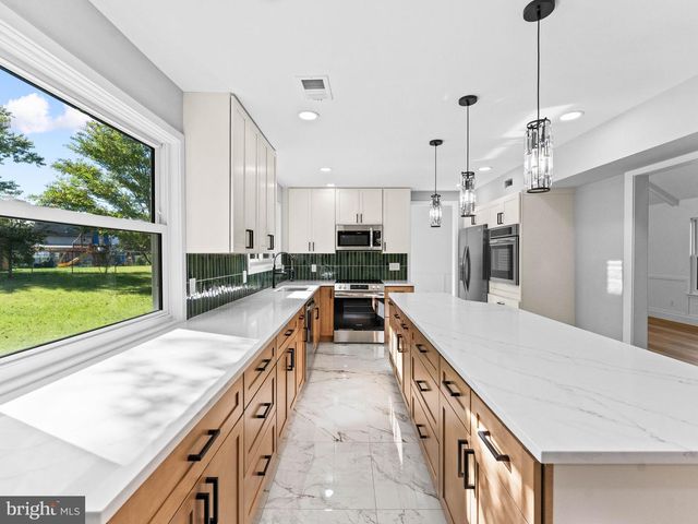 40 HANOVER RD, Marlton, NJ 08053