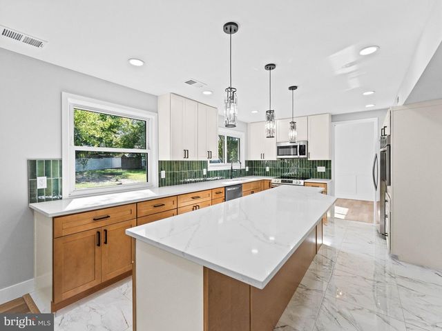 40 HANOVER RD, Marlton, NJ 08053
