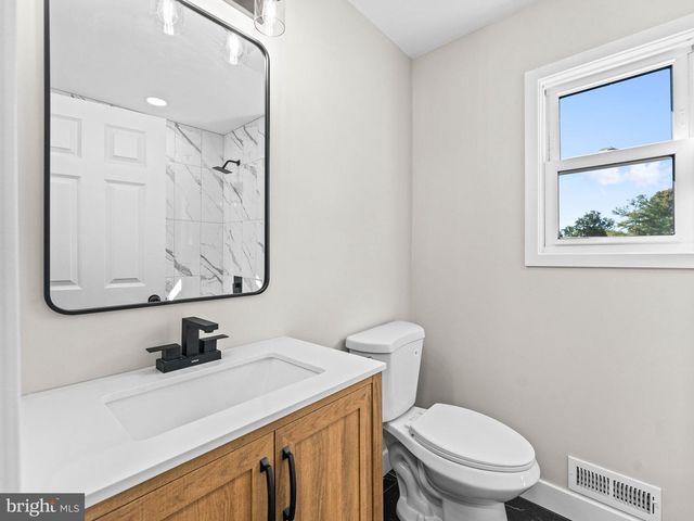 40 HANOVER RD, Marlton, NJ 08053