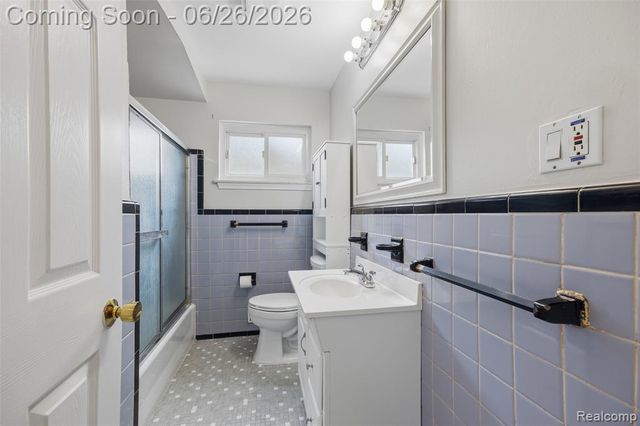8250 Shari Drive, Westland, MI 48185