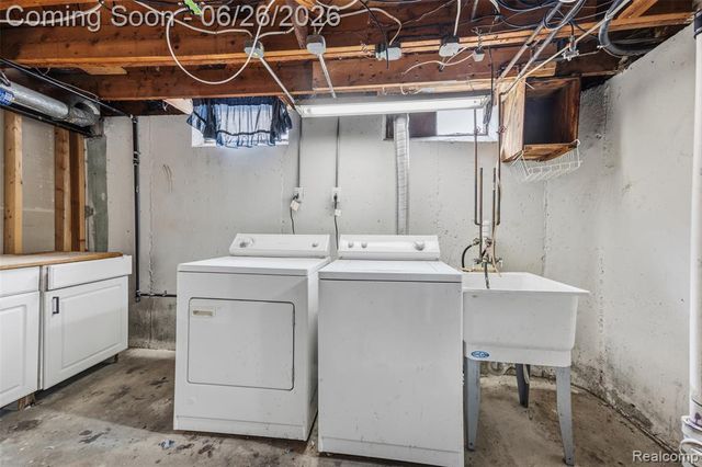 8250 Shari Drive, Westland, MI 48185