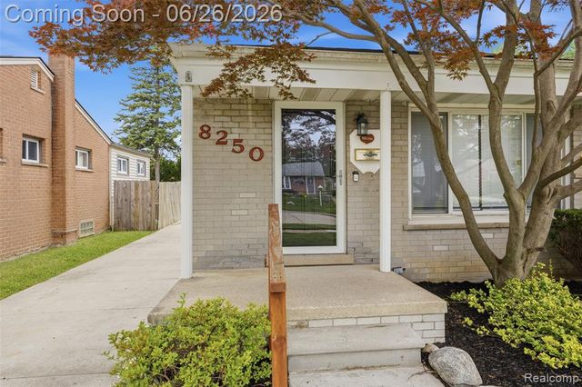 8250 Shari Drive, Westland, MI 48185