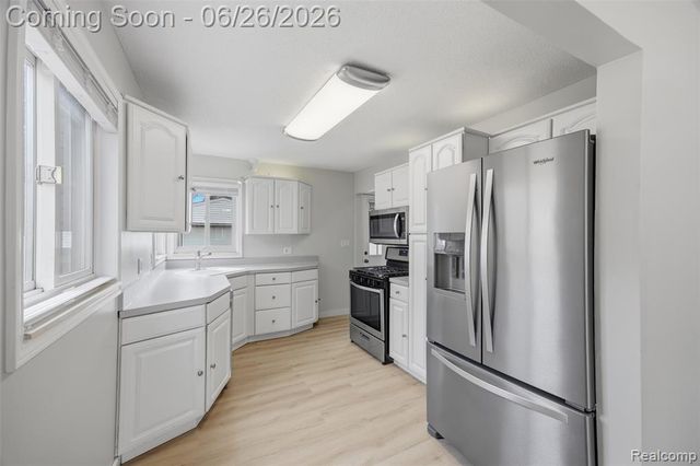 8250 Shari Drive, Westland, MI 48185
