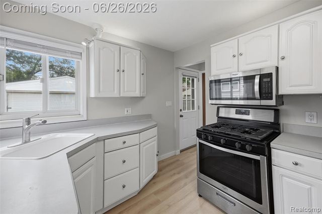 8250 Shari Drive, Westland, MI 48185