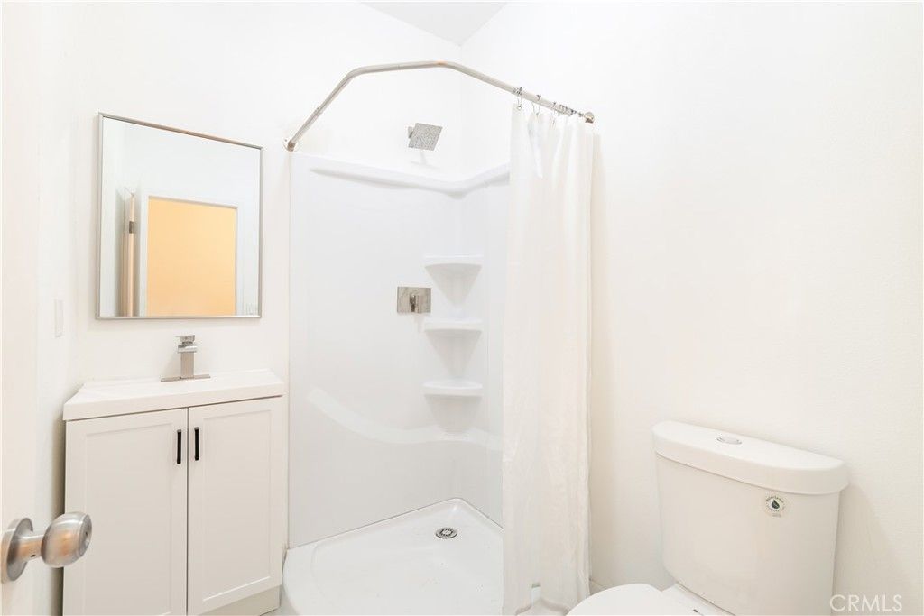 Image 18 of property listing at 211 N Vendome Street, Los Angeles, CA 90026